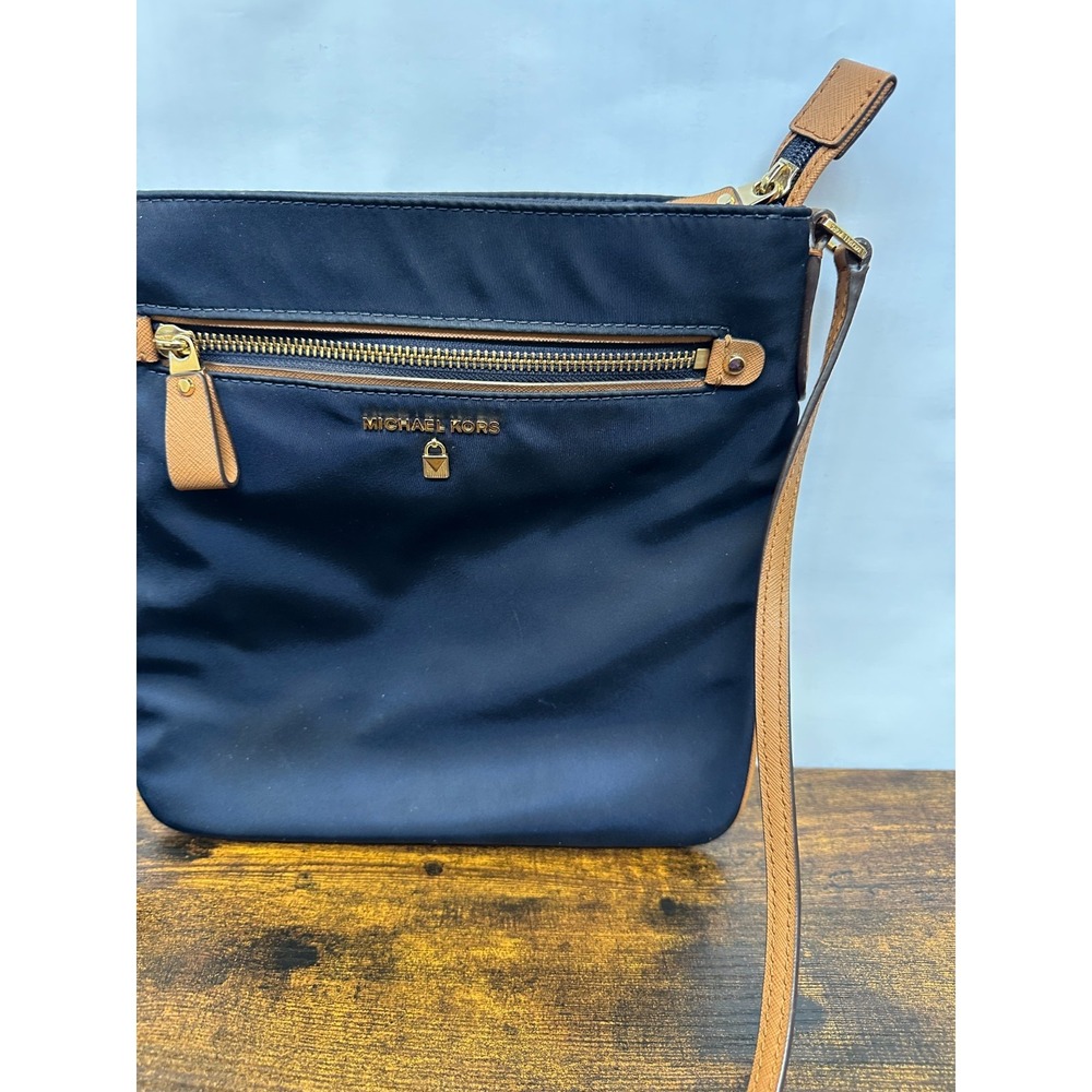 Michael Kors Kelsey Navy Nylon Crossbody Bag Gold Tone Hardware Adjustable Strap - Picture 6 of 15